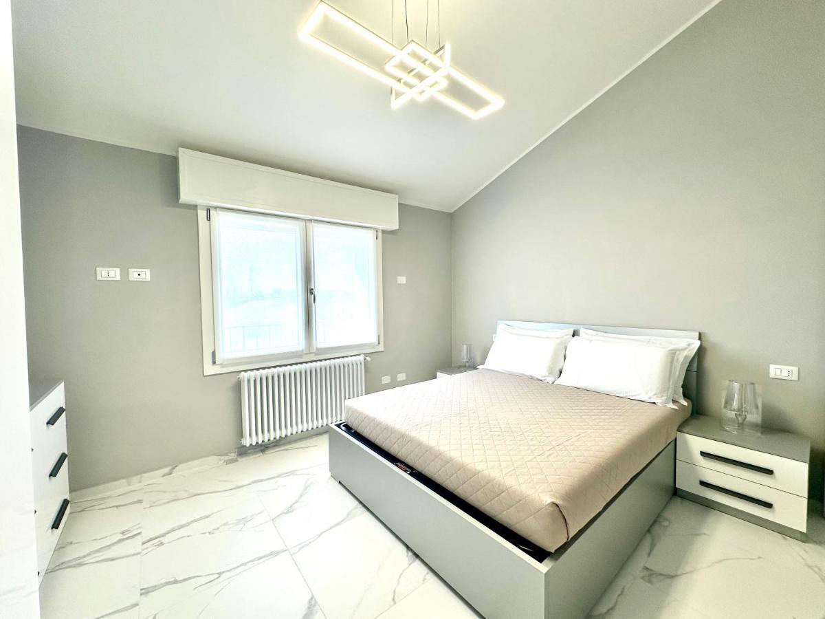 Donnino Apartments Fidenza Bagian luar foto